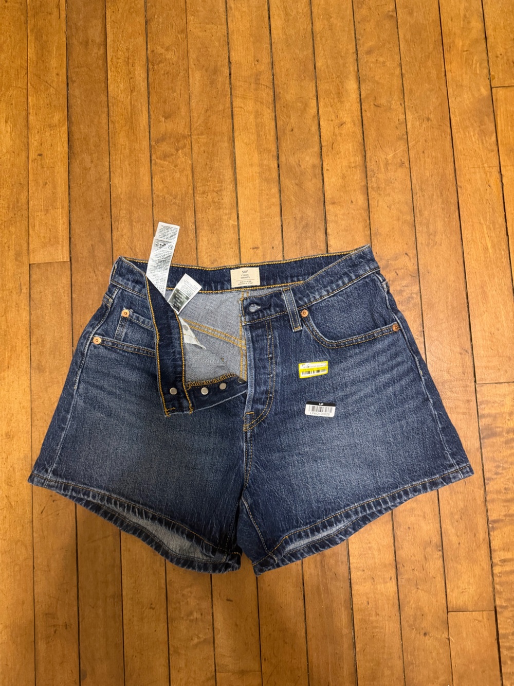 levi 501 curve shorts